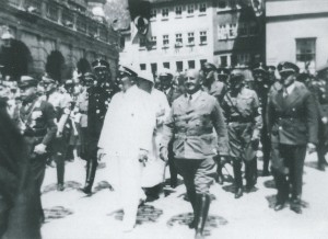 Hermann Göring und Gauleiter Julius Streicher auf dem Marktplatz