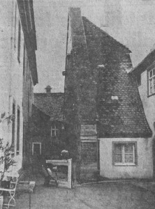 Links war der Eingang in den Keller zum damaligen "Christlichen Hospiz" vorm Würzburger Tor (Foto 1955)