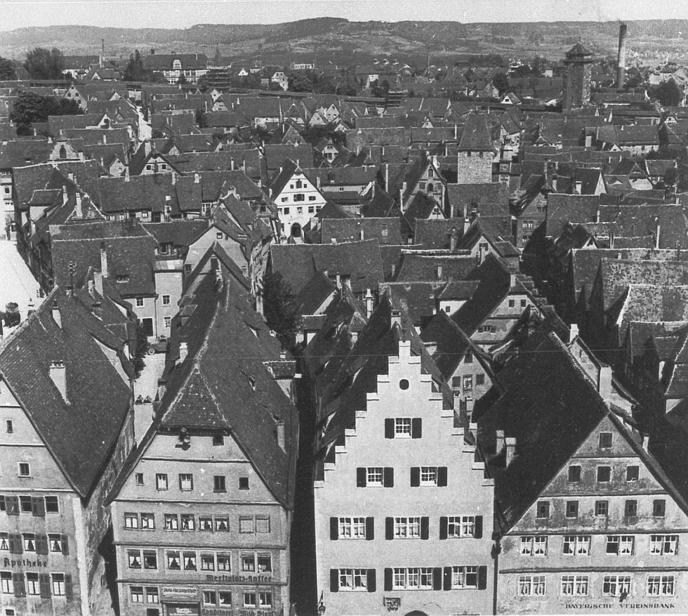 Blick vom Rathausturm Richtung Stadtmauer-Partie zwischen Röderturm und Galgenturm