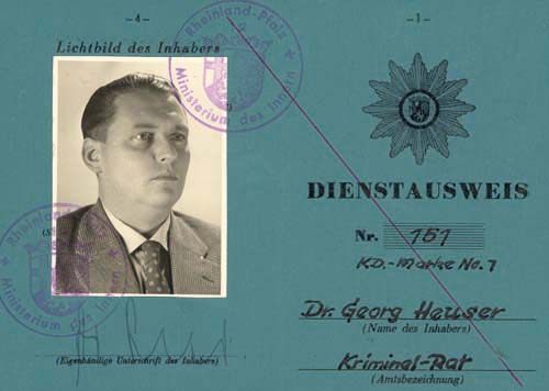 Dienstausweis des Kriegsverbrechers Georg Heuser 1957