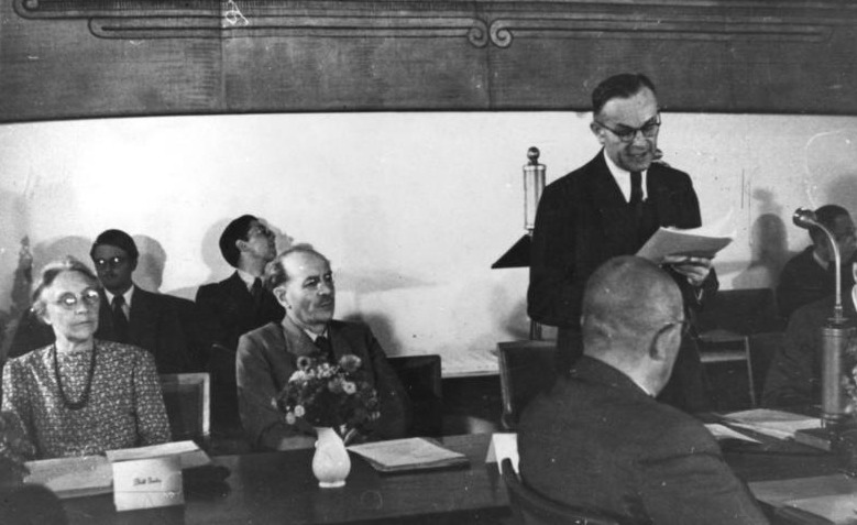 Erste Ministerpräsidentenkonferenz 1947 mit WIlhelm Hoegner /stehend9