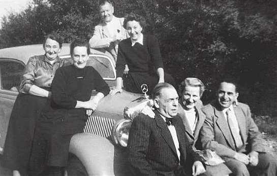 Besuch von Mitgliedern der 1938 vertriebenen Familie Mann aus der Adam-Hörber-Straße im Jahr 1956: rechts vorne Justine Mann , dahinter als 2. v. l. Martha Mann, zusammen mit der Familie Wack.
